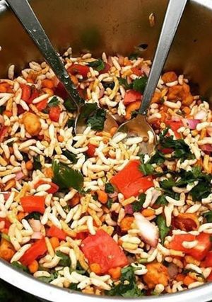 A picture of Bhel puri.