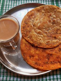 લસણીયા પરાઠા (Lasaniya Paratha Recipe In Gujarati) રેસીપી મુખ્ય ફોટો