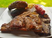 Una foto de carnes para asado al carbón