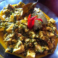 A picture of Saag paneer.