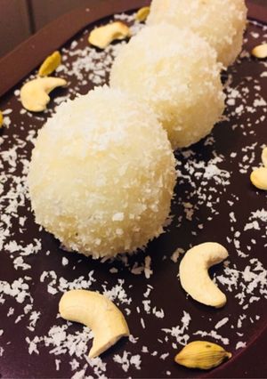 A picture of Coconut laddoo.