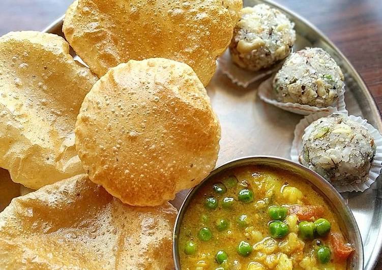 Steps to Prepare Super Quick Homemade Aloo Matar ki sabji with puri