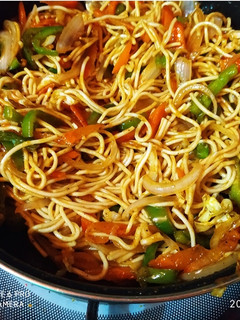 चाऊमिन (Chowmein recipe in hindi) रेसिपी मुख्य फोटो