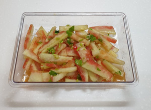 涼拌西瓜皮 的食譜成品照片