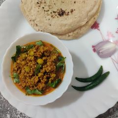 A picture of SPICY SOYA GRANULES with MATAR...
