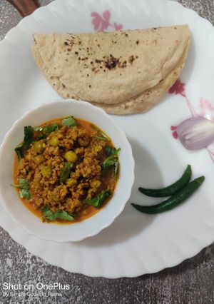 A picture of SPICY SOYA GRANULES with MATAR...