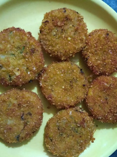 क्रिस्पी चीज़ कॉर्न टिक्की (crispy cheese corn tikki recipe in Hindi) रेसिपी मुख्य फोटो