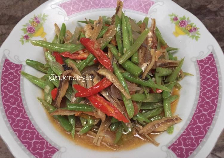 Cara mudah memasak Tumis Baby Buncis Teri, Menggugah Selera
