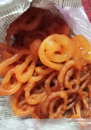 जलेबी (jalebi recipe in Hindi) रेसिपी मुख्य फोटो