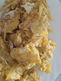 Una foto de Bacalao dorado con huevo