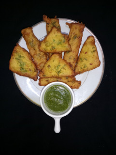 બ્રેડ પકોડા (Bread Pakoda Recipe In Gujarati) રેસીપી મુખ્ય ફોટો