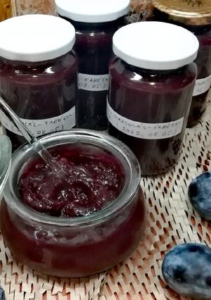 Rumos, mazsolás, fahéjas szilvalekvár recept fotója