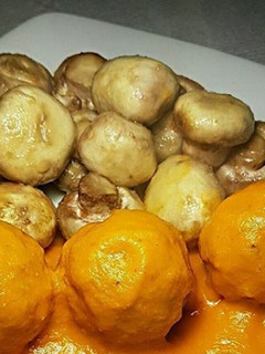 Una foto de Albóndigas de cerdo en salsa