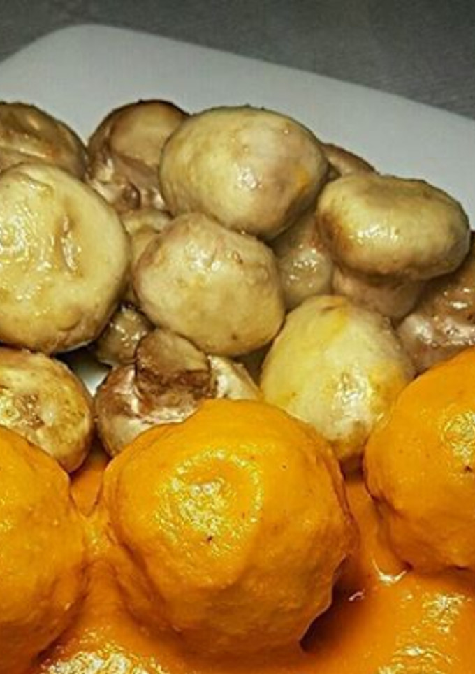 Una foto de Albóndigas de cerdo en salsa