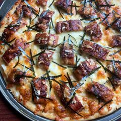A picture of ‘Kabayaki’ Eel Pizza.