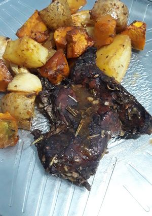 Una foto de Nalga de cerdo al horno con verduras