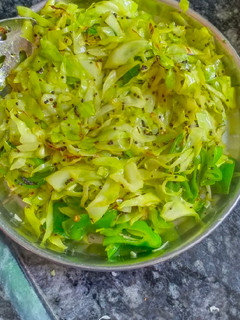 કોબી નો સંભારો(Cabbage Sambharo Recipe in Gujarati) રેસીપી મુખ્ય ફોટો