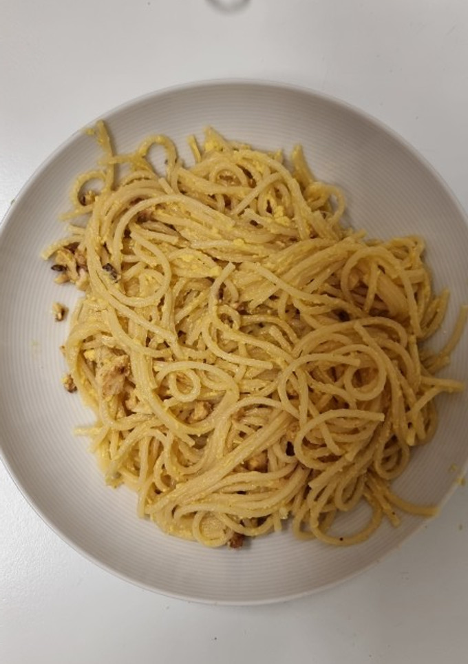 Una foto de Pasta carbonara auténtica, sin nata, versión sana