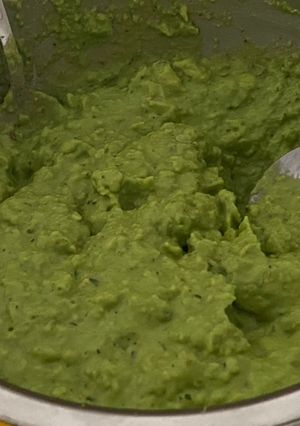 A picture of Guacamole with bread toast.