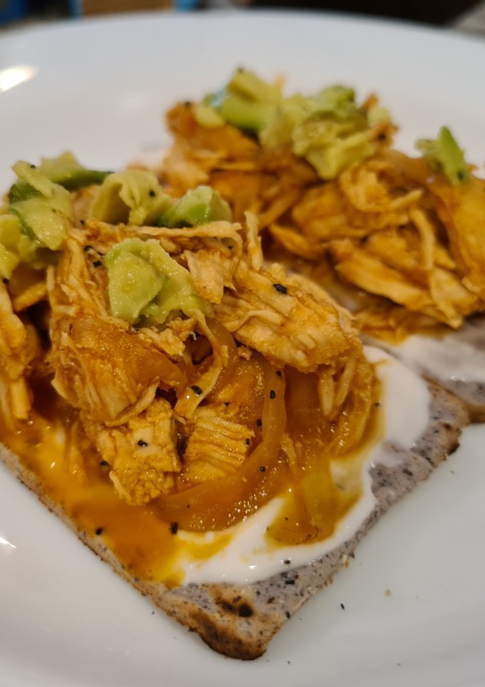 Una foto de Tostadas de tinga de pollo