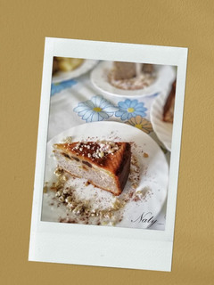Una foto de Pastel de manzana y plátano