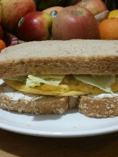 Una foto de Sándwich de tortilla de coliflor al curry con philadelphia
