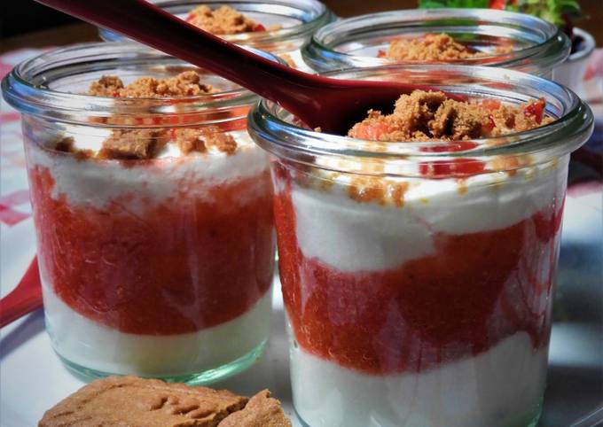 Verrines fraises, crumble de spéculoos