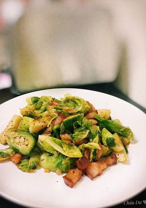 Hình của món Cải Brussels xào bacon.