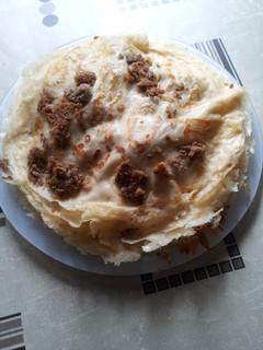 Una foto de Filloas con rixons o chicharrones