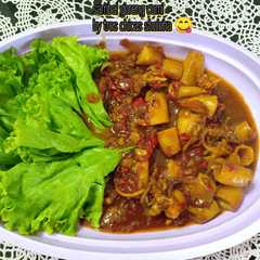 A picture of Sambal goreng cumi.