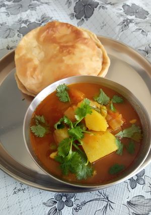 A picture of Aloo matar.
