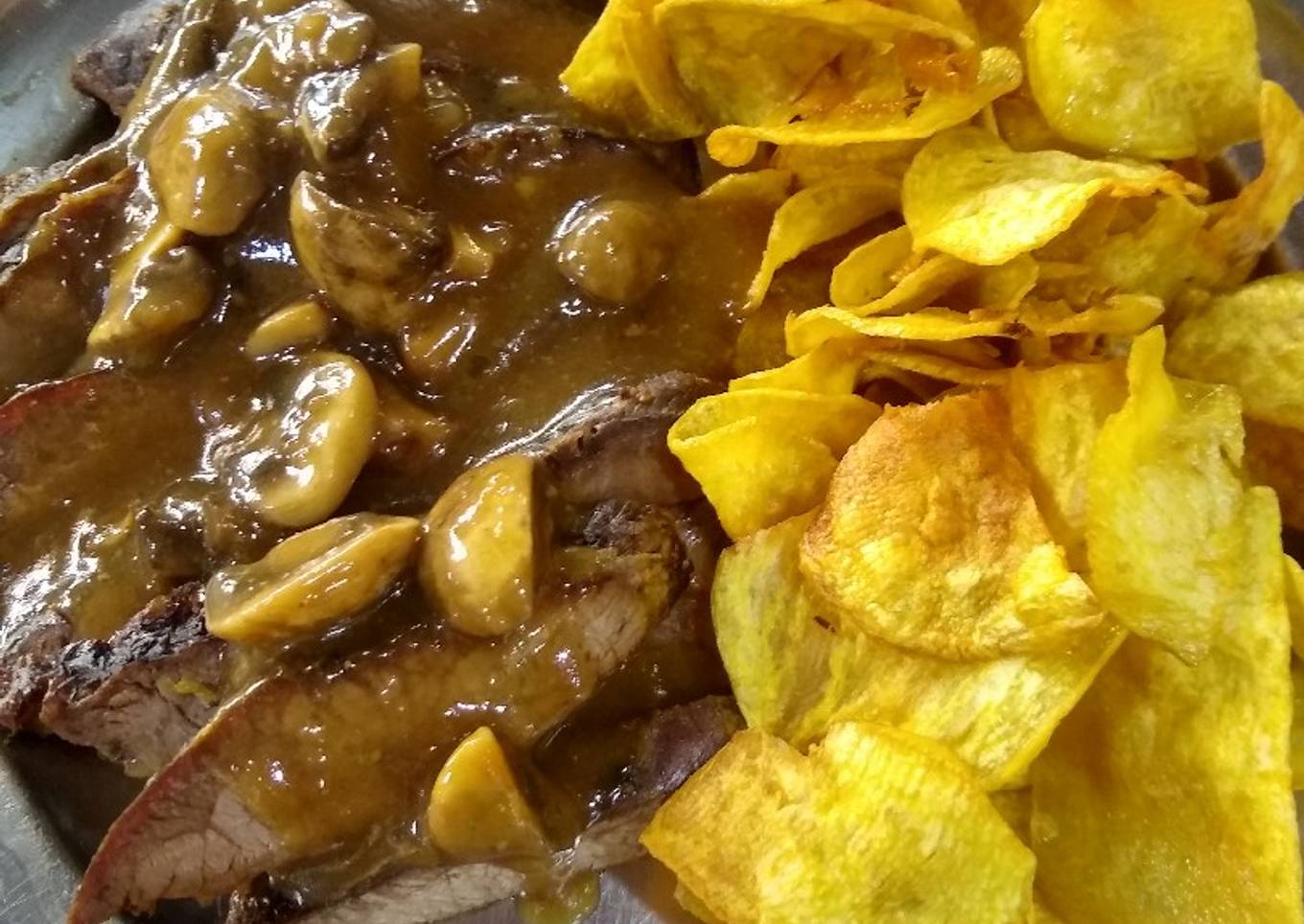 Tapa de asado al horno con batatas fritas