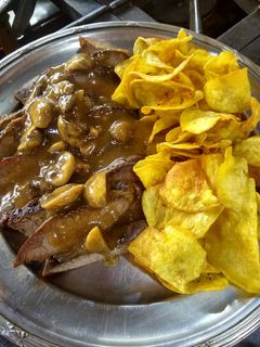 Una foto de Tapa de asado al horno con batatas fritas