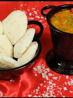 A picture of Idli Sambar.