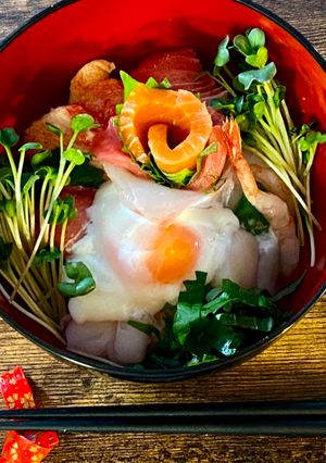 A picture of Japanese Seafood Rice Bowl (海鮮丼).