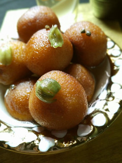 A picture of Bread gulab jamun.