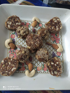 ખજૂર પાક (Khajoor Paak Recipe In Gujarati) રેસીપી મુખ્ય ફોટો