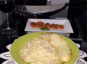 Una foto de Linguine en Salsa Alfredo con chuleta