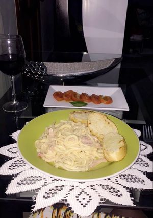 Una foto de Linguine en Salsa Alfredo con chuleta