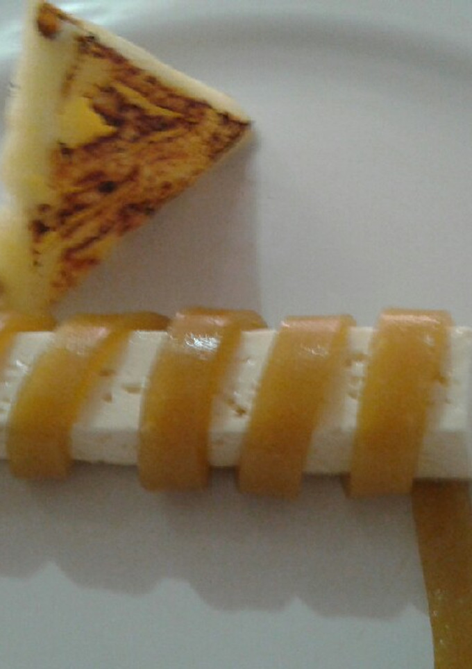 Una foto de Rollo de mango con panela y piña asada