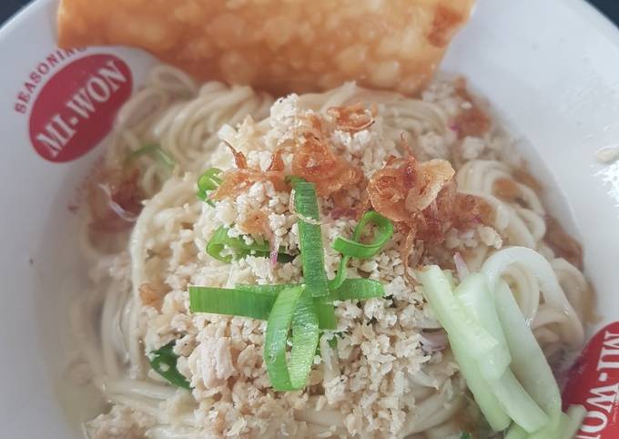 Cwie mie malang (pangsit mie)