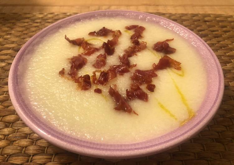 Crema de melón con jamón crujiente