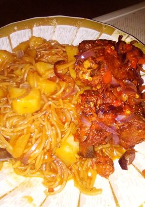 A picture of Irish with suphagetti an papper chicken.