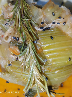 Una foto de Timbal de verduras y pollo de cocción