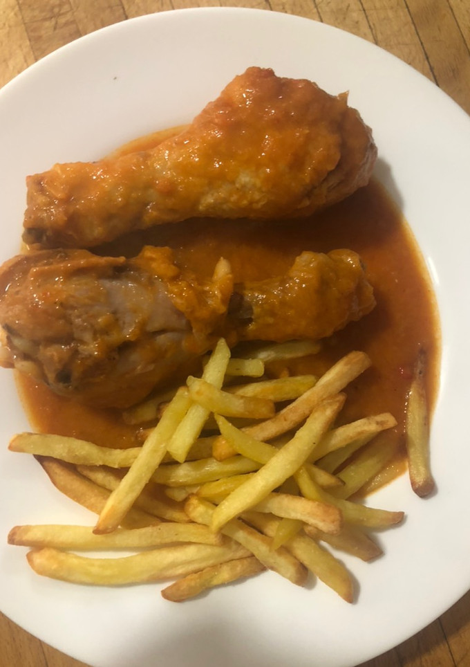 Una foto de Jamoncitos de pollo en salsa de la abuela