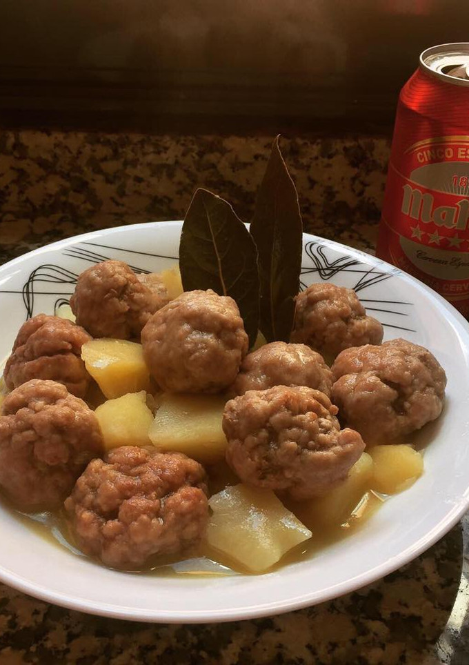 Una foto de Albondigas con patatas