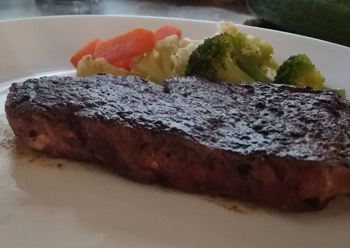 Beef steak : tenderloin with mixed vegetables