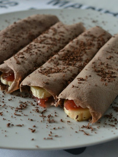 Una foto de Crepes de fresa y plátano
