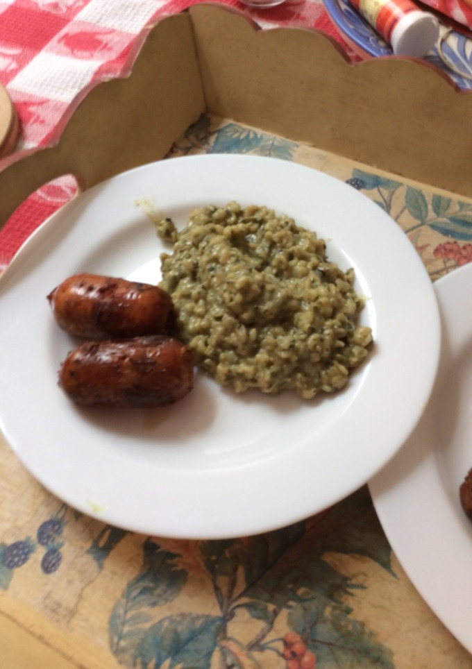 Una foto de Guiso de mote al pesto con salchichas