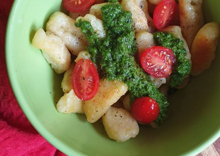 Homemade gnocchi with spinach pesto